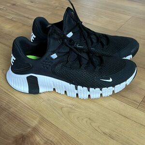 Nike Free Metcon 4 SZ-10.5 runs small worn a few times